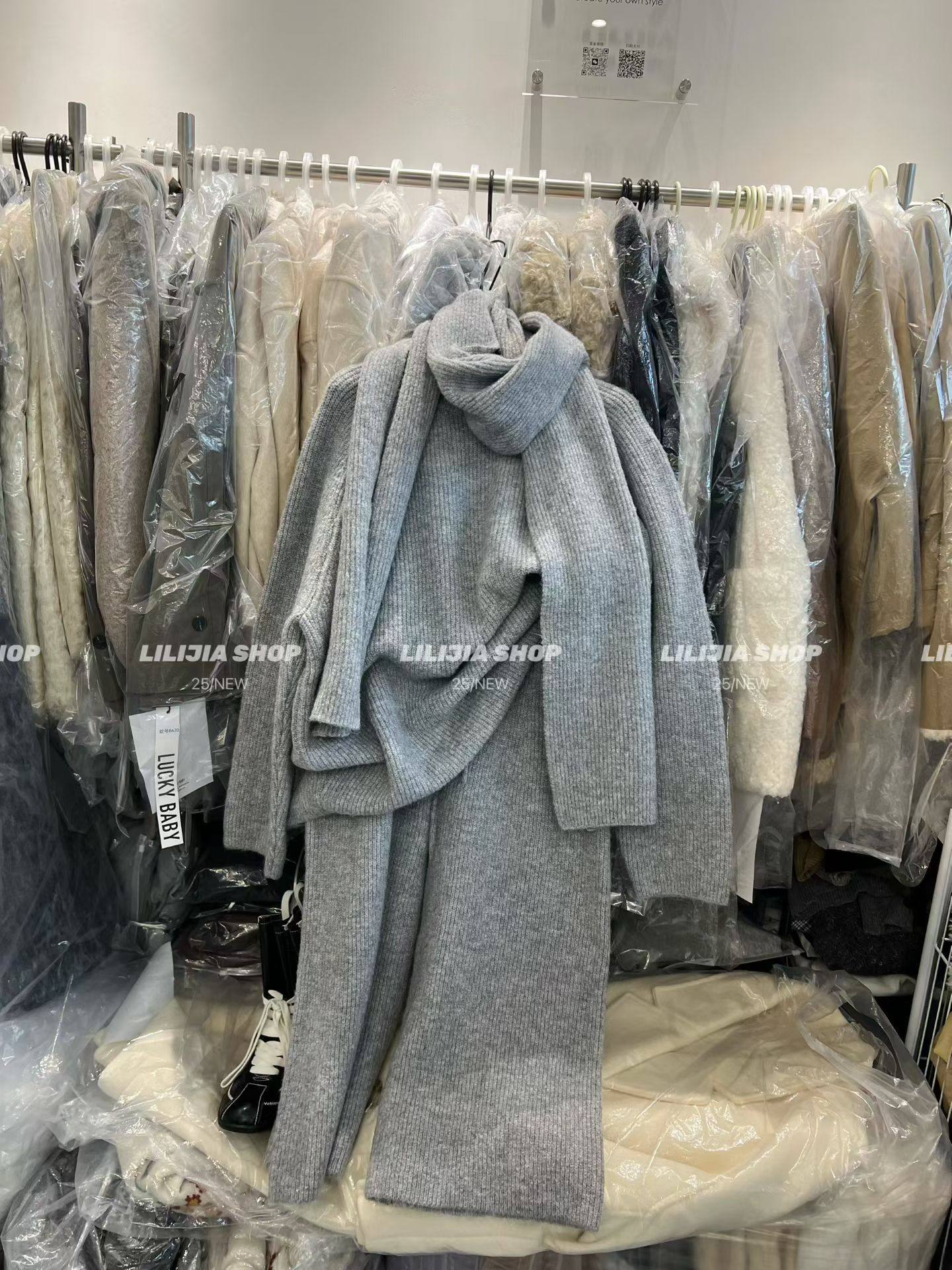 Miss家 2025冬季新款时尚慵懒风毛衣围巾+百搭八分休闲裤三件套