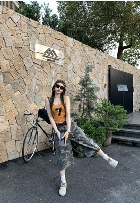 Miss家 美式辣妹吊带背心女设计感小众外穿带胸垫印花上衣夏季