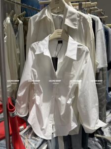 Miss家 2026春秋韩系设计感洋气显瘦褶皱polo领纯色收腰衬衫女潮