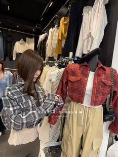 Miss家2025秋冬新款韩版宽松显瘦百搭格子外套女短款加绒加厚衬衫