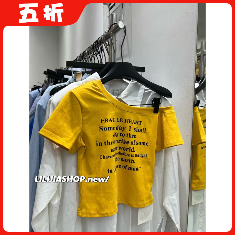 【五折】美式复古字母印花短袖T恤女2025夏季新斜领露肩纯欲上衣