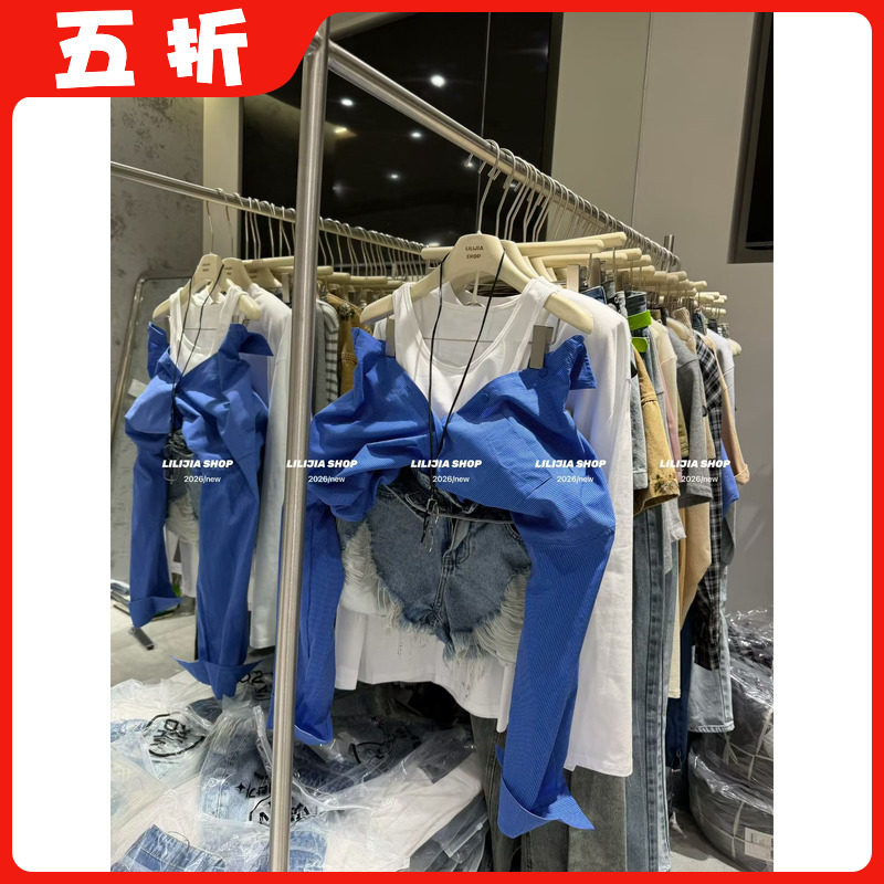 【五折】26夏季小衫超好看独特漂亮洋气设计感蓝色假两件漏肩衬衫