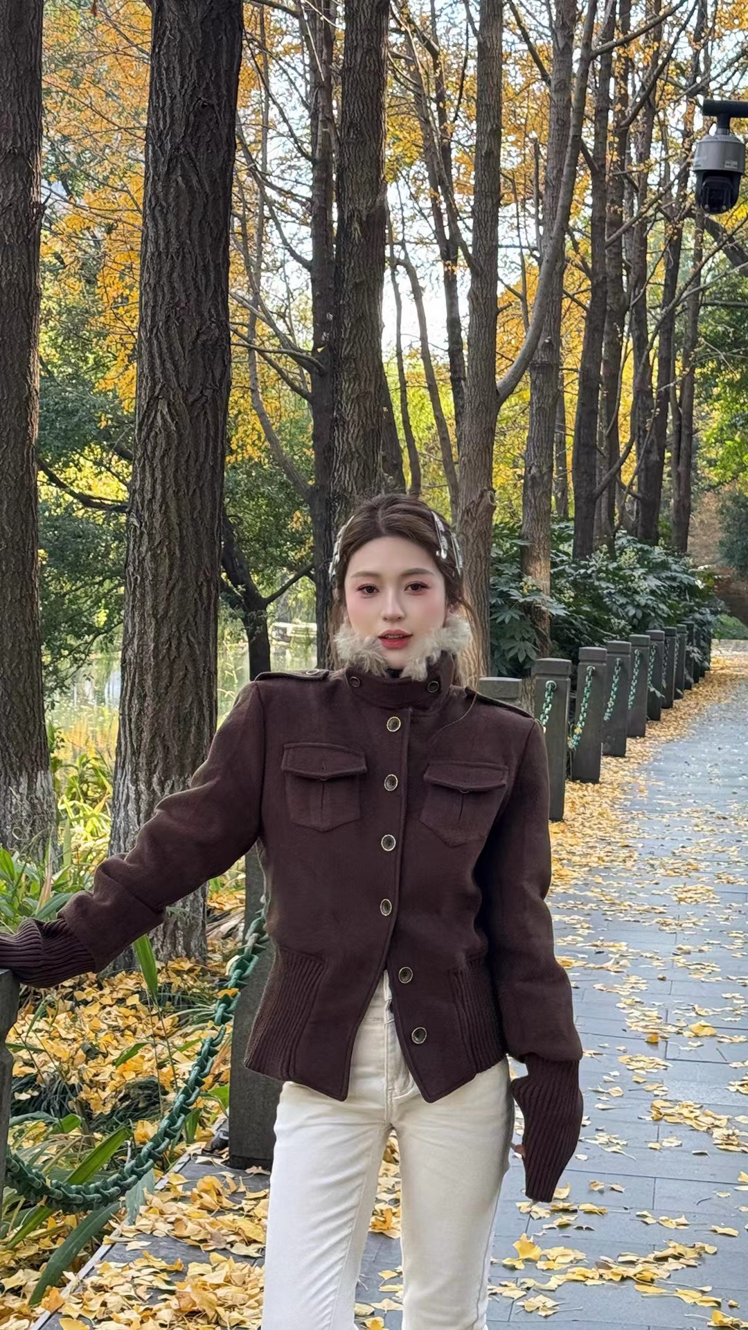 Miss家 2025年冬季新款气质上衣名媛高级小香风咖色羽绒外套