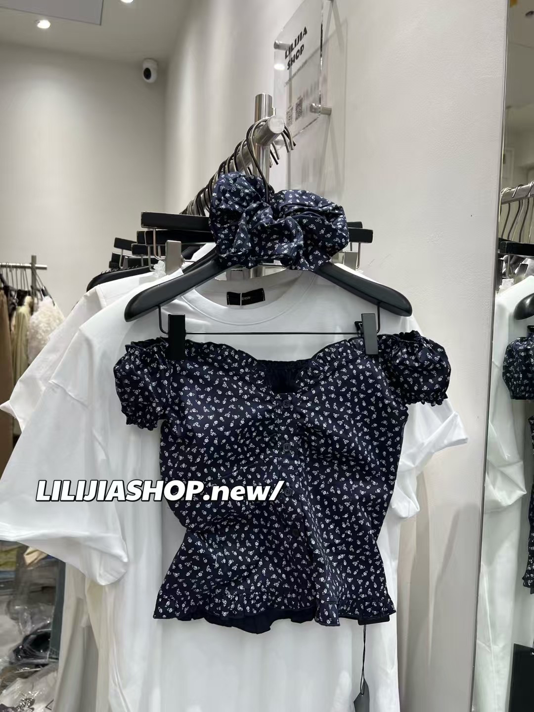 Miss家甜美辣妹v领碎花泡泡袖短袖衬衫女绝美别致设计感小众上衣