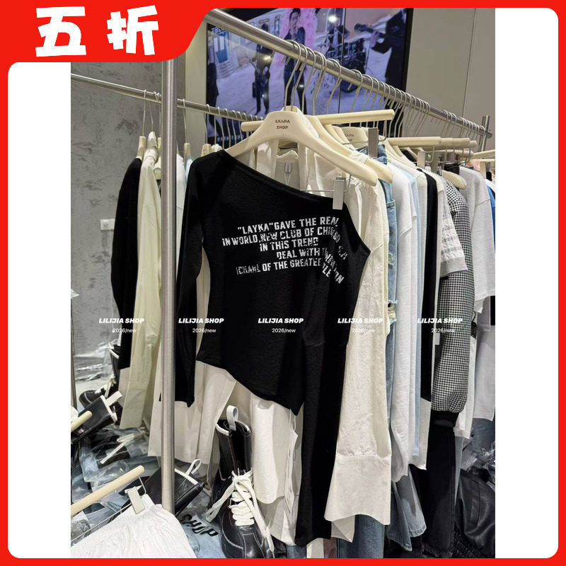 【五折】2026新款韩版时尚百搭显瘦字母印花漏肩长袖T恤女打底衫