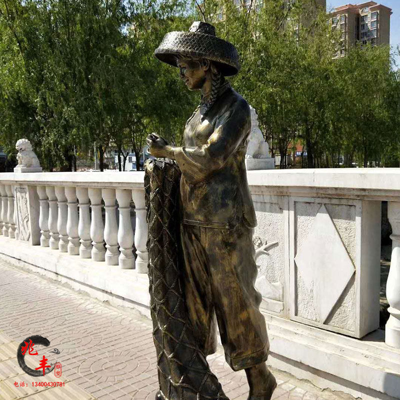 渔家女仿铜像民俗文化修补鱼网出海户外园林玻璃钢人物雕塑定制