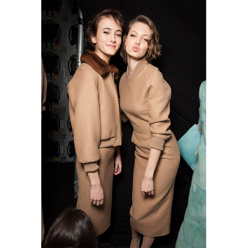 走秀款精纺羊绒名媛收腰连衣裙冬