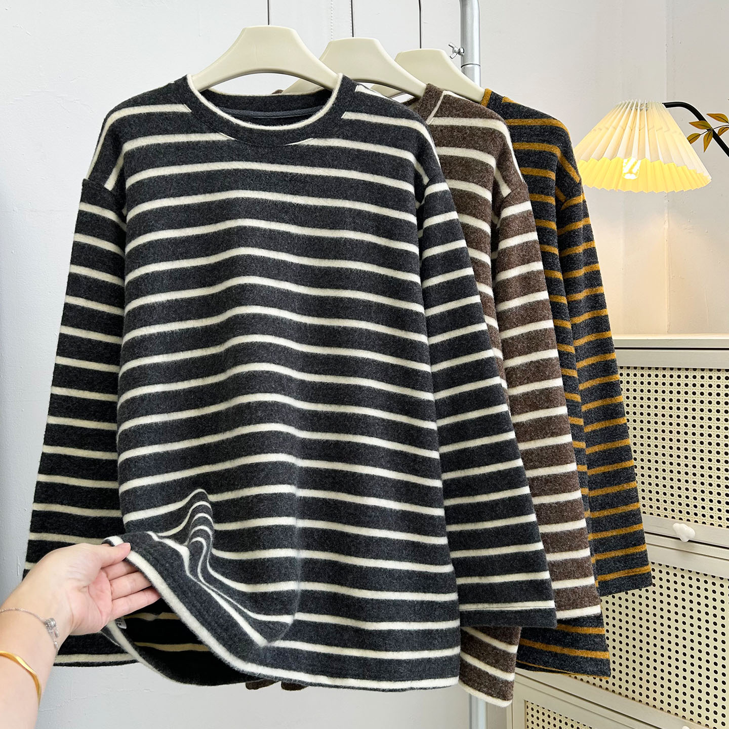撞色大板廓形仿兔绒中长款条纹卫衣女宽松慵懒长袖毛绒绒T恤上衣