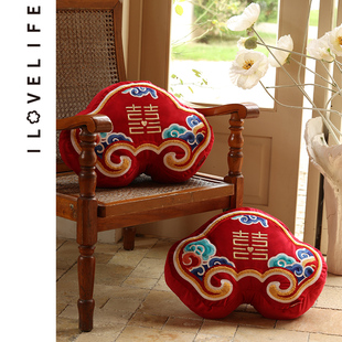 我爱生活同心锁抱枕结婚一对压床娃娃红色喜字婚庆婚房布置结婚用