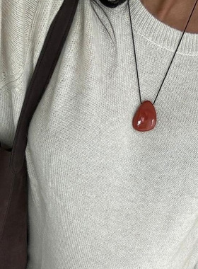 英国小众设计款天然石项链简约大气时髦红色吊坠锁骨链2025新款女