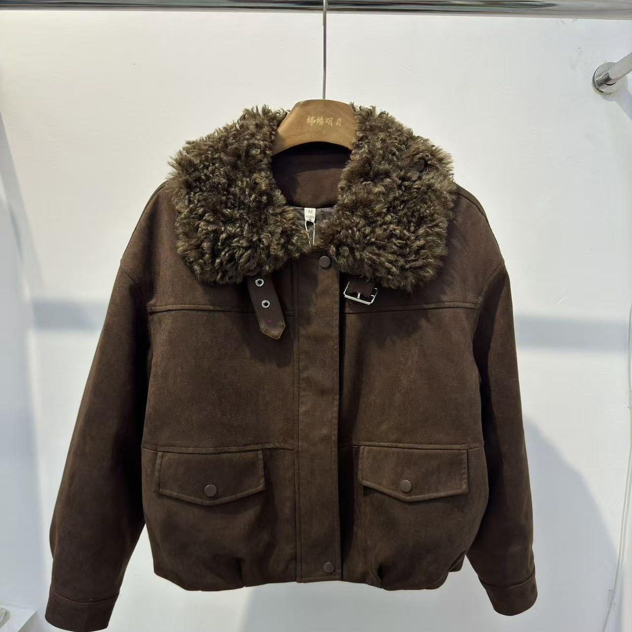 时尚款麂皮绒翻领皮毛一体短外套