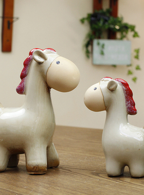 酒柜客厅2021新款摆件陶瓷小马工艺品书房办公室装饰品轻奢摆设