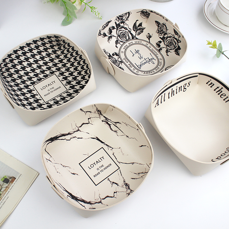 北欧风进门玄关车钥匙整理盒皮革首饰收纳盒化妆品可折叠桌面托盘