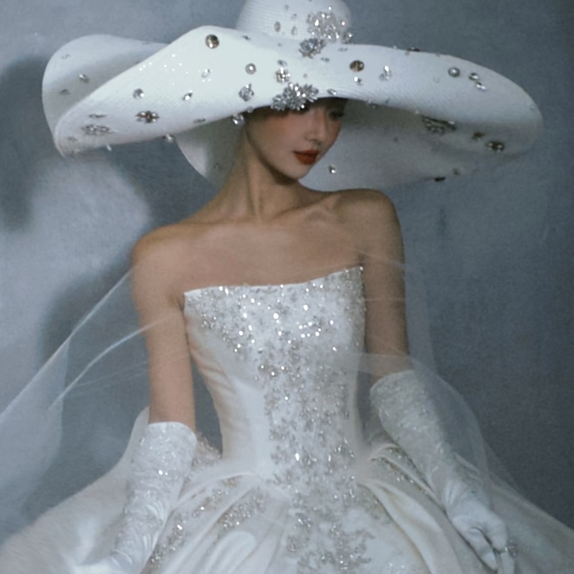 新娘白色帽子秀场模特头饰走秀装扮舞台演出街拍复古气质奢华礼帽