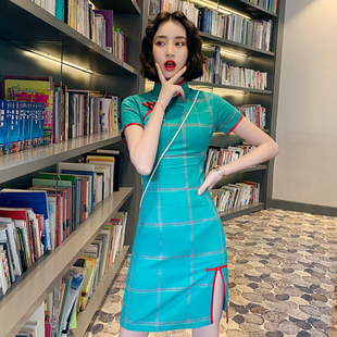 改良版旗袍少女年轻款现代风时尚性感修身短款学生格子连衣裙日常