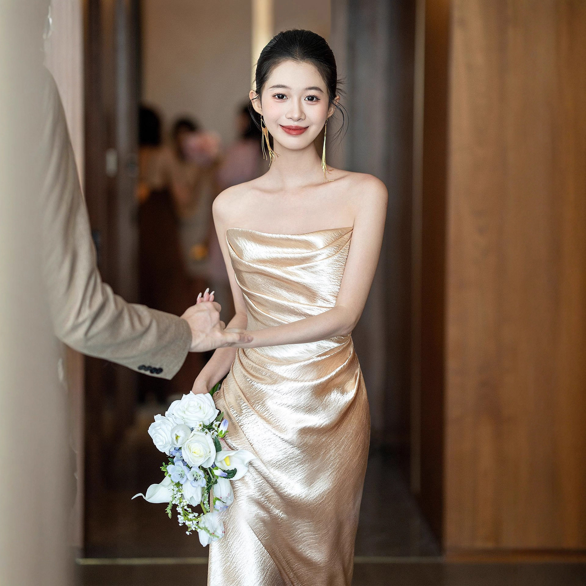 新娘香槟色绝美订婚礼服2026年新款感连衣裙结婚敬酒服