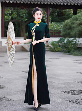 墨绿色云锦鱼尾旗袍形体礼仪走秀旗袍模特演出前开叉云裳花容妈妈