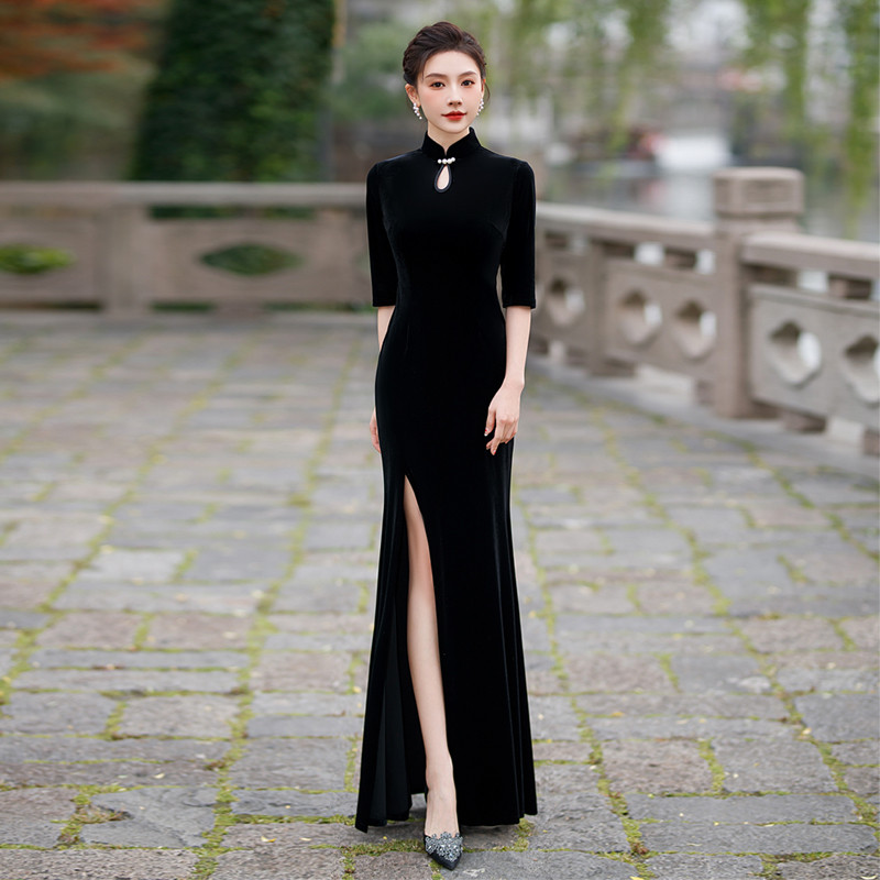 黑色金丝绒旗袍走秀高端大气演出