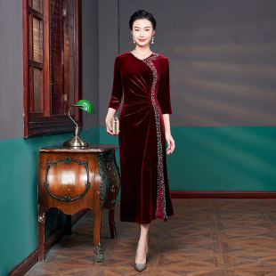 2026春款丝绒连衣裙女中老年妈妈装中长款镶钻气质婚礼宴会礼服裙
