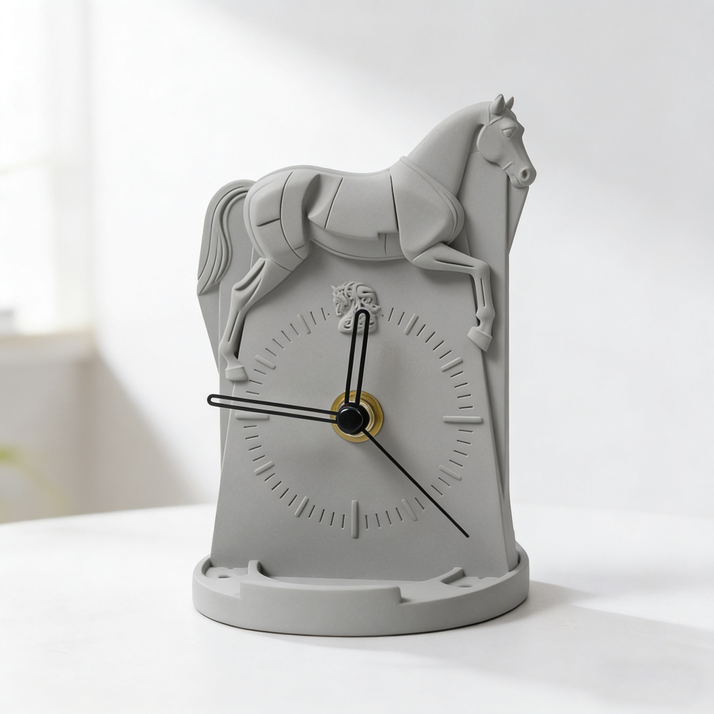 马到成功丨水泥时钟家用办公桌面摆件静音桌钟马年送礼现代装饰