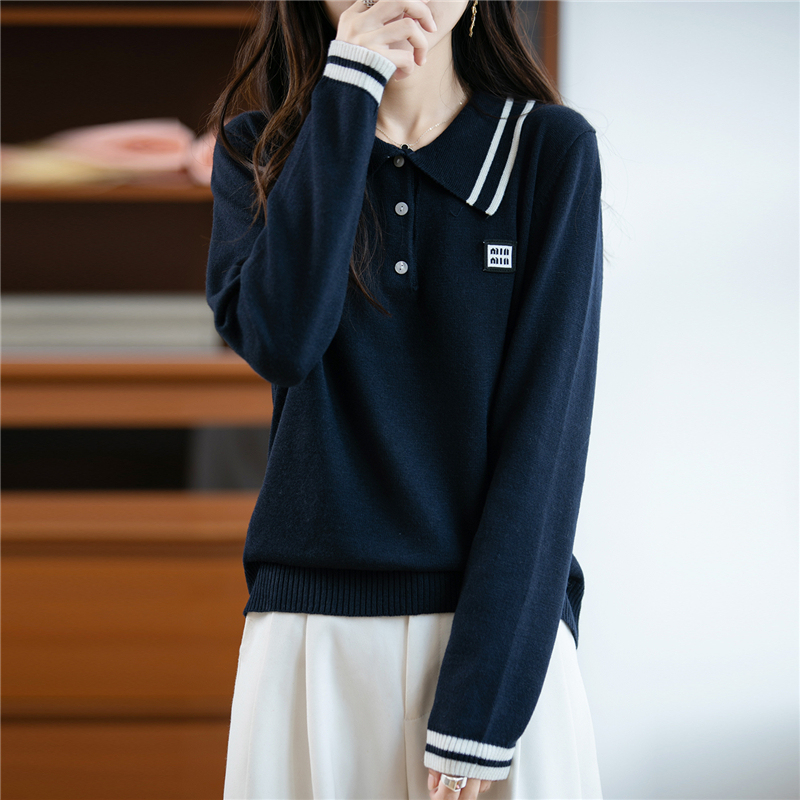 撞色娃娃领宽松薄毛衣女