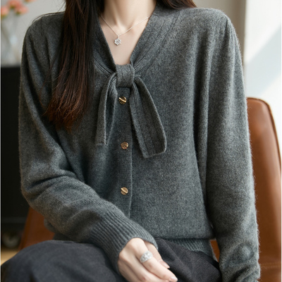 小香风灰色针织上衣女洋气外穿超好看蝴蝶结毛衣开衫秋冬短款气质