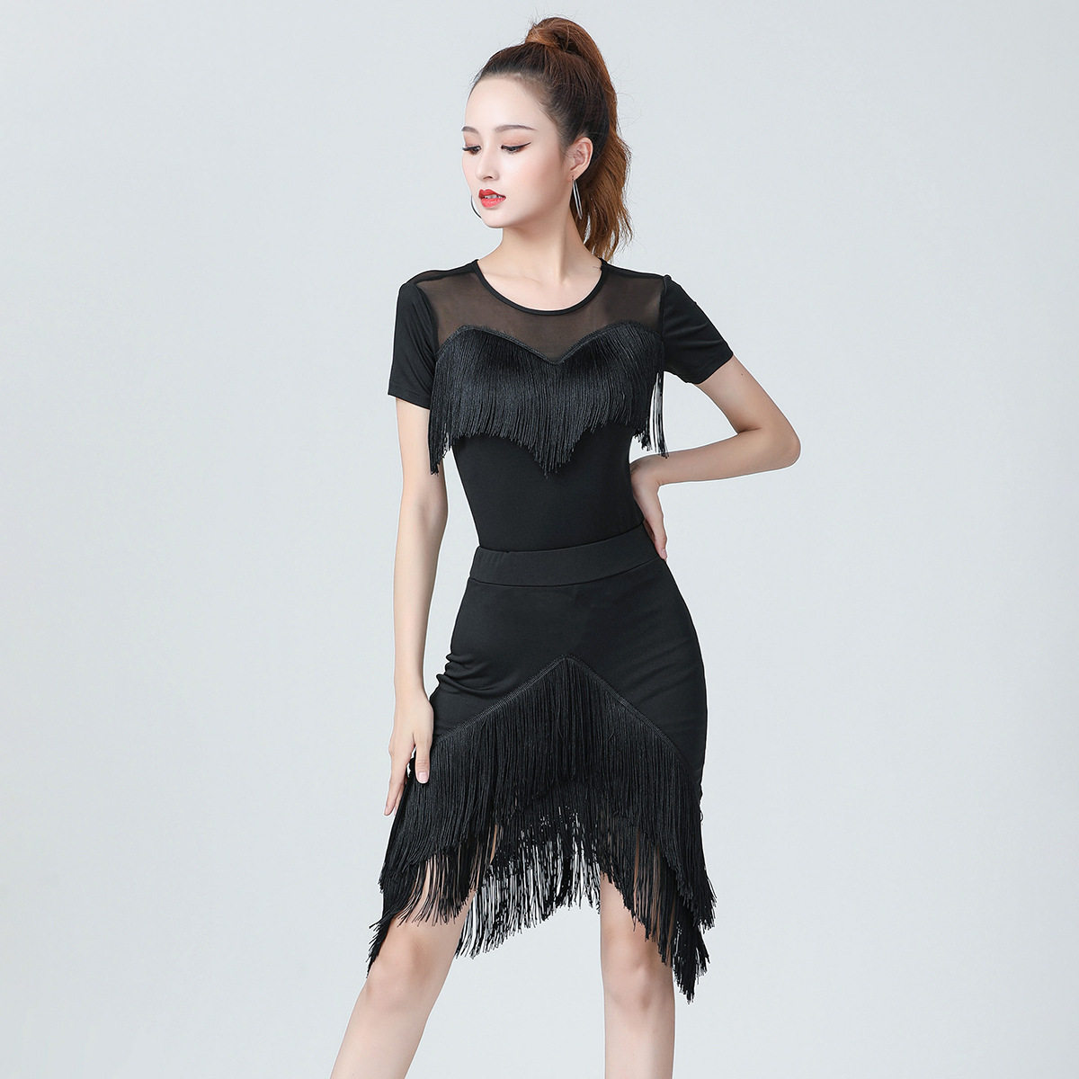 拉丁舞服女成人2023四季新款高端显瘦短袖不规则流苏短裙练功服装
