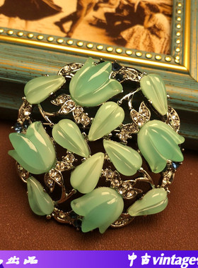 复古优雅胸针淡蓝色铃兰花树脂闪钻胸花清冷高级设计中古别针百搭