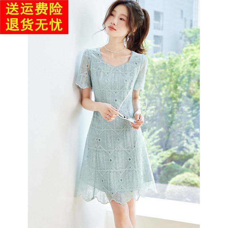 法式方领刺绣洋装女2026新款夏季超好看减龄小个子修身显瘦裙子
