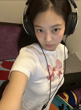 现货Jennie金智妮裴秀智Hanni同款RONRON蝴蝶结短袖T恤设计师品牌