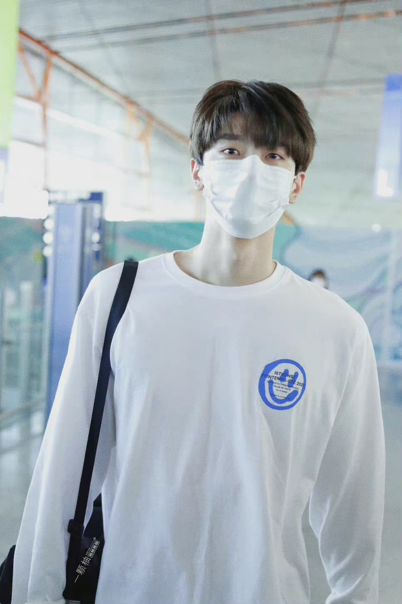 秒发istkunst林一同款 21早秋新款笑脸印花圆领套头t恤韩国代购