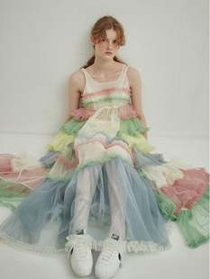 韩国代购 DEWEDEWE 设计感彩虹吊带连衣裙清新蛋糕裙 新款 23秋季