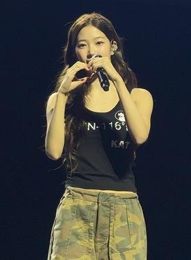 中村一叶同款现货LCDC 25夏季修身字母猫咪印花短款无袖背心韩代