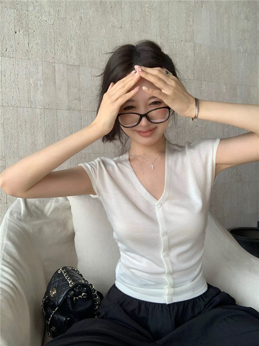 气质老钱风白色v领短袖女夏季正肩小飞袖针织t恤修身短款开衫上衣