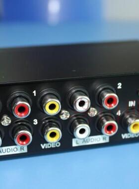 MT-104AV 四口音视频AV分配器共享器 三莲花分屏器 1进4出一分四