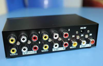 MT-104AV 四口音视频AV分配器共享器 三莲花分屏器 1进4出一分四
