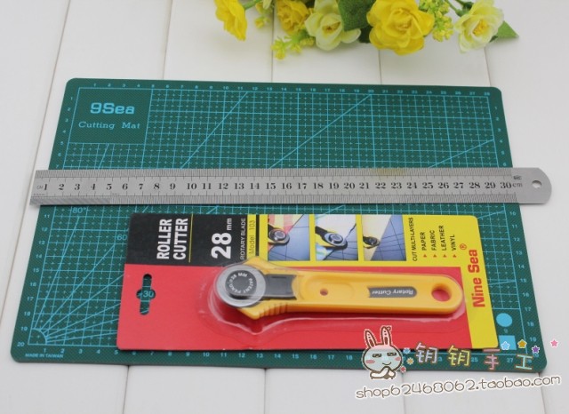 台湾九洋 布艺工具 28mm45mm   轮刀   A4切割垫板钢尺图片
