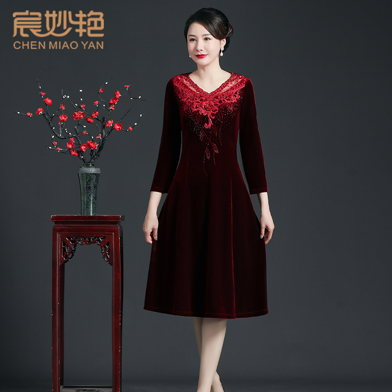 宸妙艳优雅A字裙金丝绒绣花烫钻