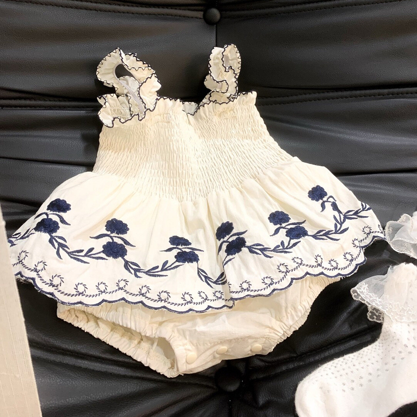宝宝夏季薄款衣服洋气超萌婴童绣花荷叶边吊带包屁裙宝宝连体衣夏