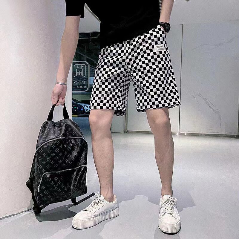 夏季薄款冰丝短裤精神小伙棋盘格子修身五分裤潮牌速干沙滩运动裤