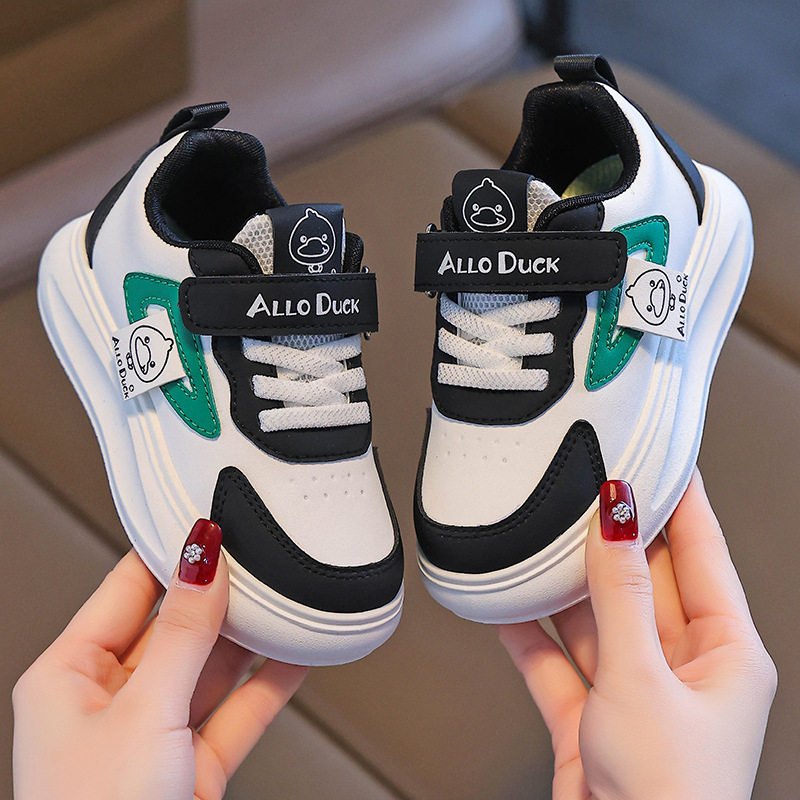 儿童2026春秋新款男童皮面防水新中式运动鞋女童校园演出白色板鞋