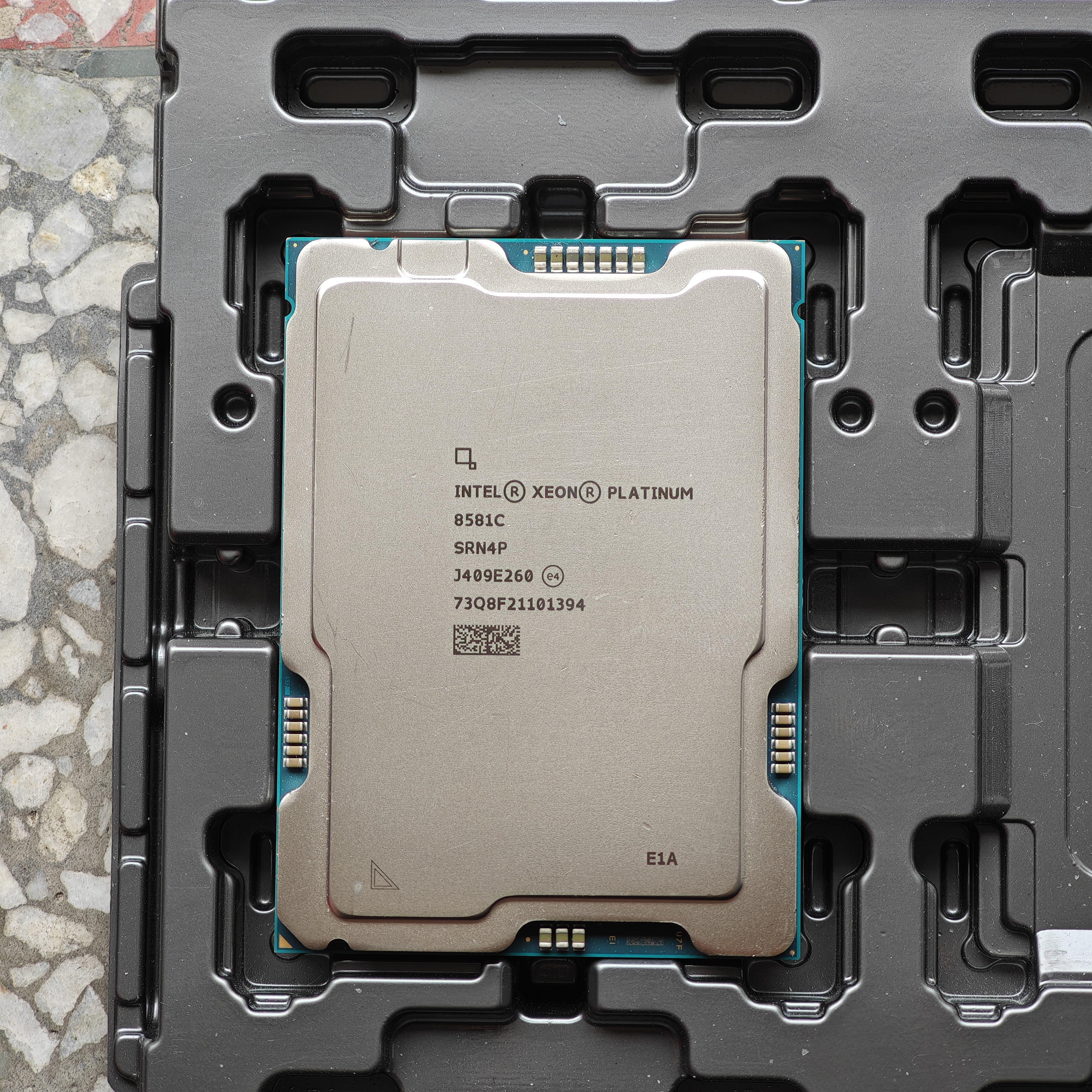 intel至强铂金8581C处理器4677