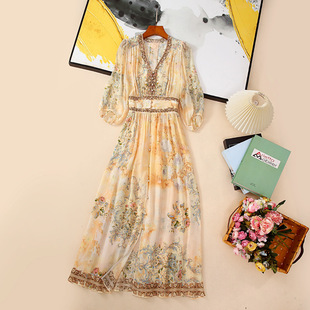 真丝连衣裙夏2026新款高端法式卡米拉桑蚕丝碎花修身显瘦度假长裙