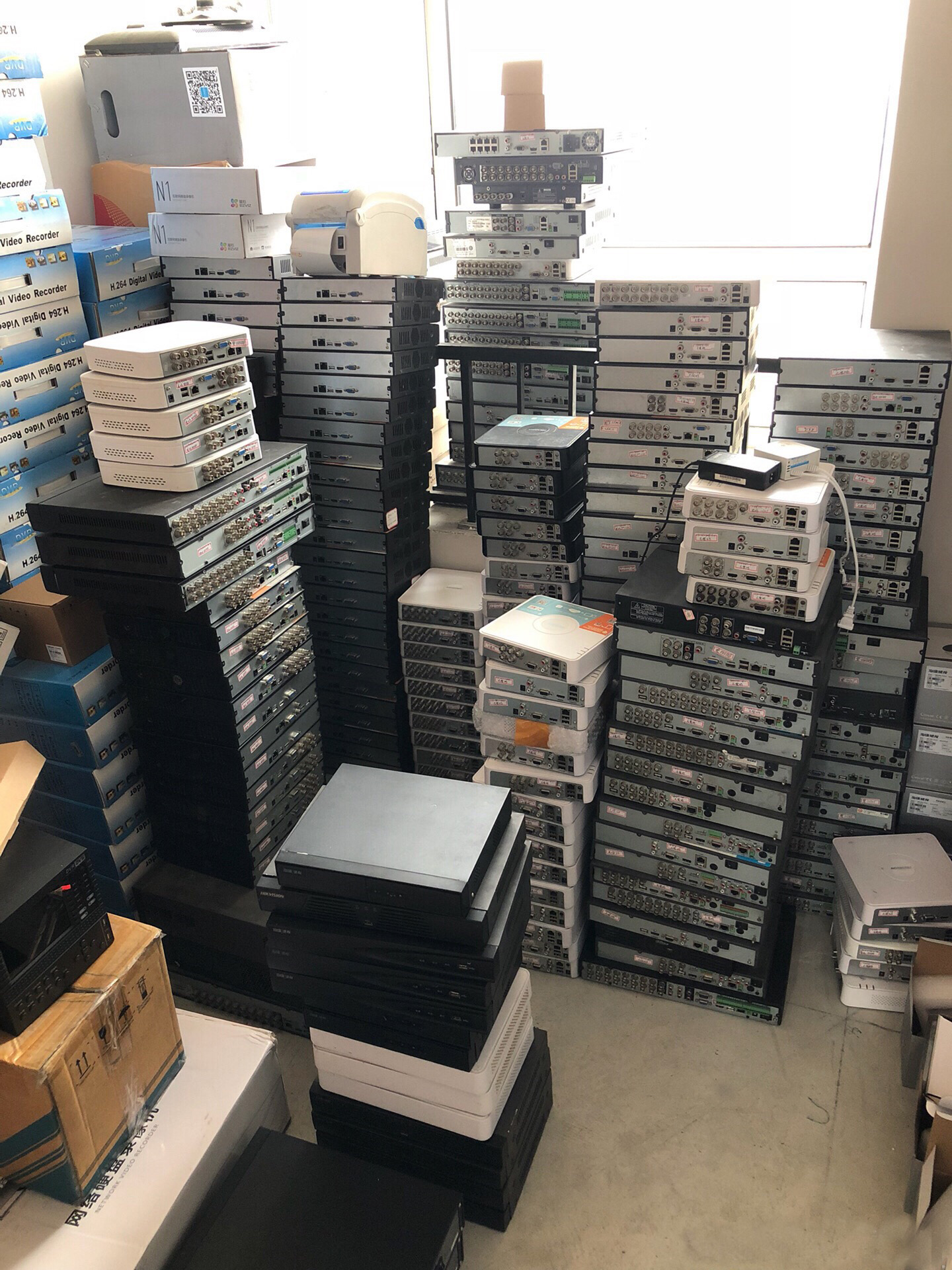 二手海康威视4/8/16路监控模拟/同轴混合/网络硬盘录像机主机