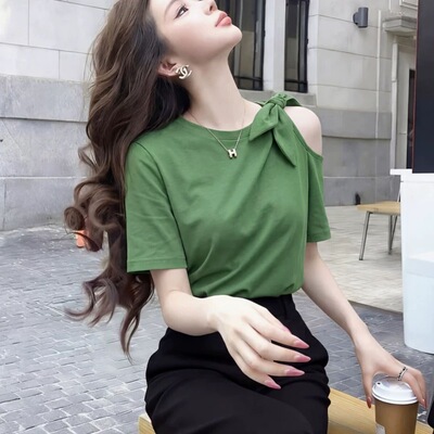 夏季洋气时尚洋气减龄上衣独特漂亮小众设计感绿色漏肩短袖T恤女