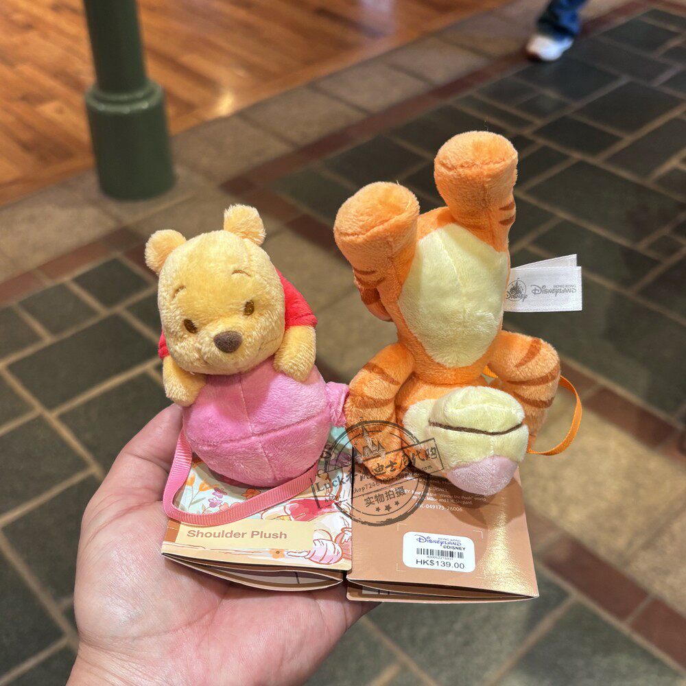 香港迪士尼春日甜蜜旅程噗噗 小猪皮杰维尼熊跳跳虎肩膀磁贴公仔