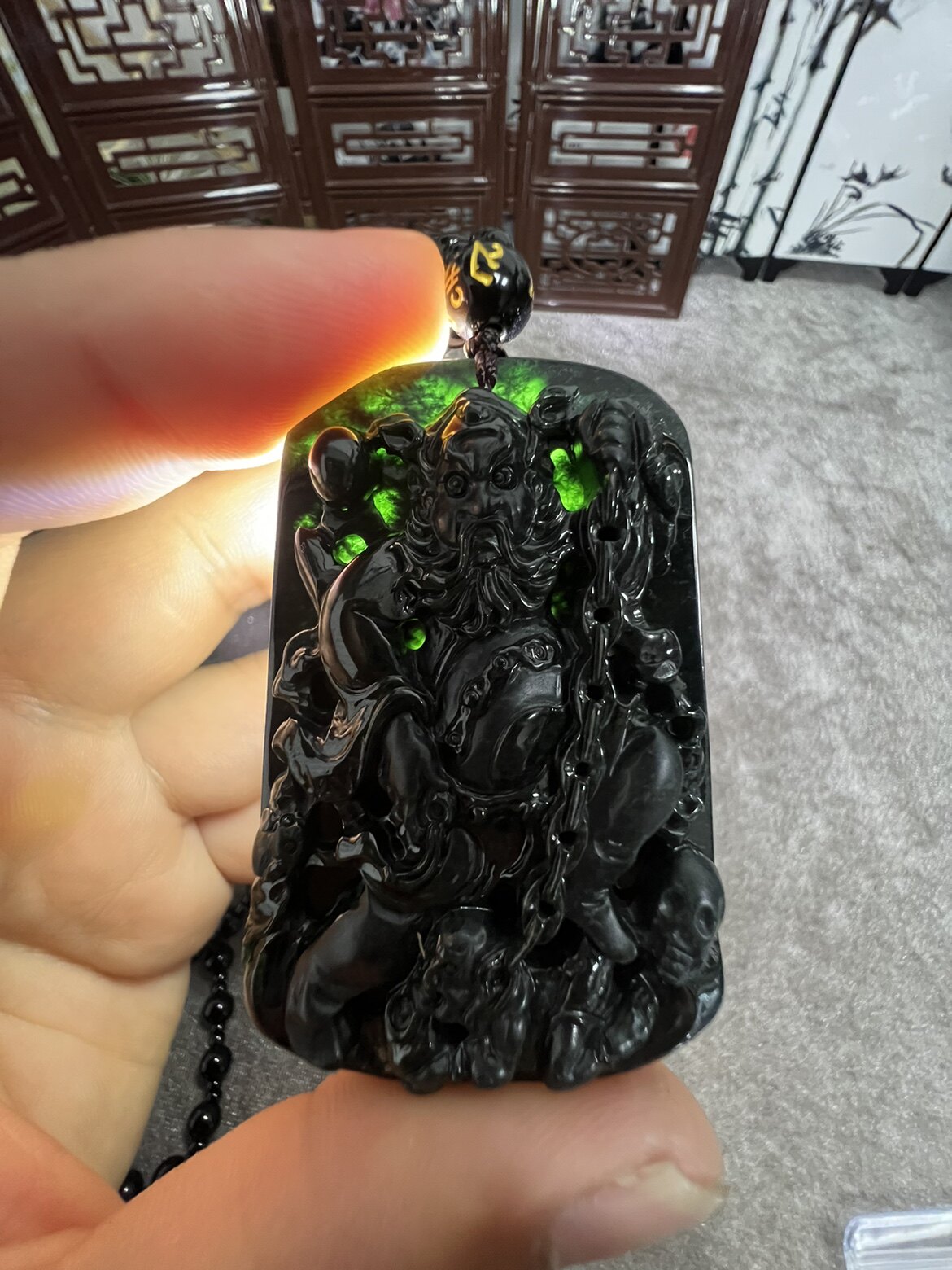 天然翡翠A货墨翠钟馗伏魔天师吊坠雕工精湛打灯透绿带证书礼盒