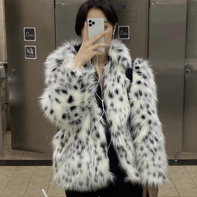 雪豹斑点仿皮草外套女冬2021新款宽松翻领豹纹毛毛外套网红年轻款