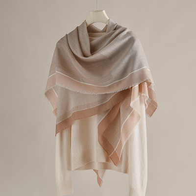 纯羊毛围巾女款2025新款高级感三角羊绒大披肩外搭丝巾秋冬季薄款
