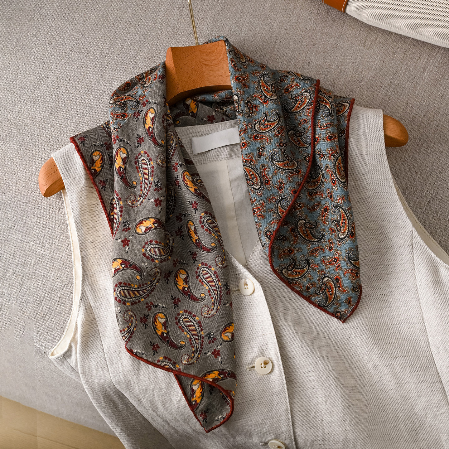 绿色真丝羊毛丝巾小方巾女士秋冬季高级感大牌羊绒短围巾轻奢高端